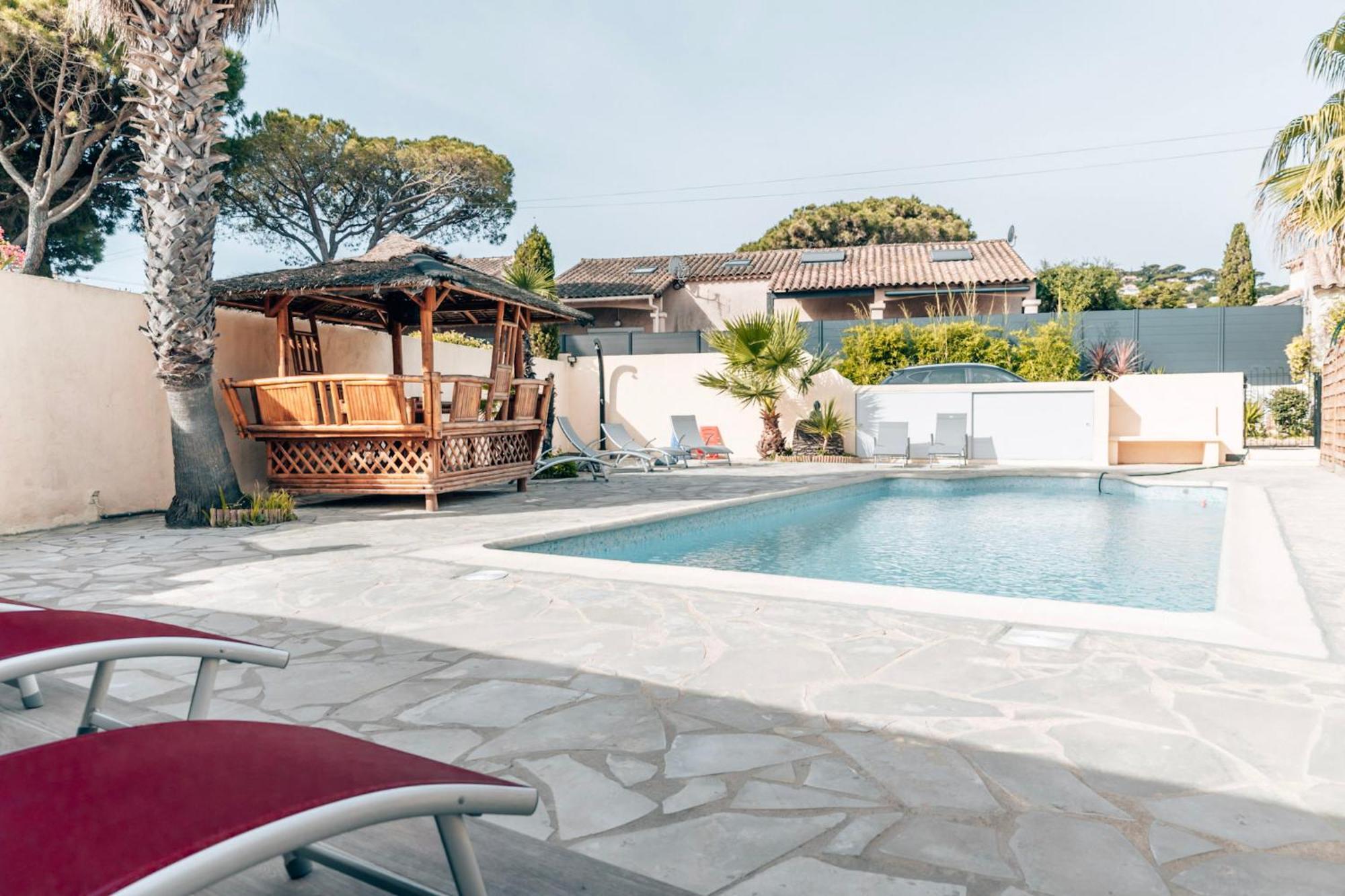 Reve D'Azur, 2 Chambres, Maison Julia En Bord De Mer A La Nartelle, Piscine Partagee, Parking & Terrasse Bbq, Wifi Et Draps Inclus Plage A Pied Sainte-Maxime Dış mekan fotoğraf