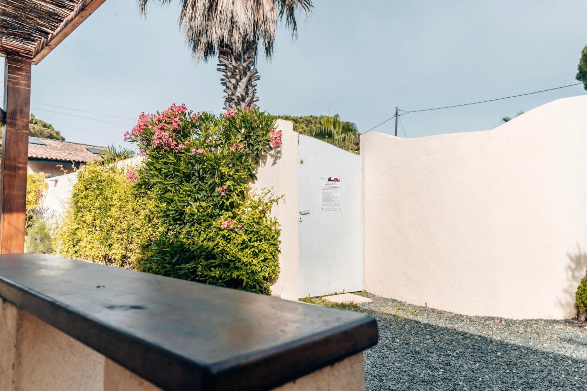 Reve D'Azur, 2 Chambres, Maison Julia En Bord De Mer A La Nartelle, Piscine Partagee, Parking & Terrasse Bbq, Wifi Et Draps Inclus Plage A Pied Sainte-Maxime Dış mekan fotoğraf